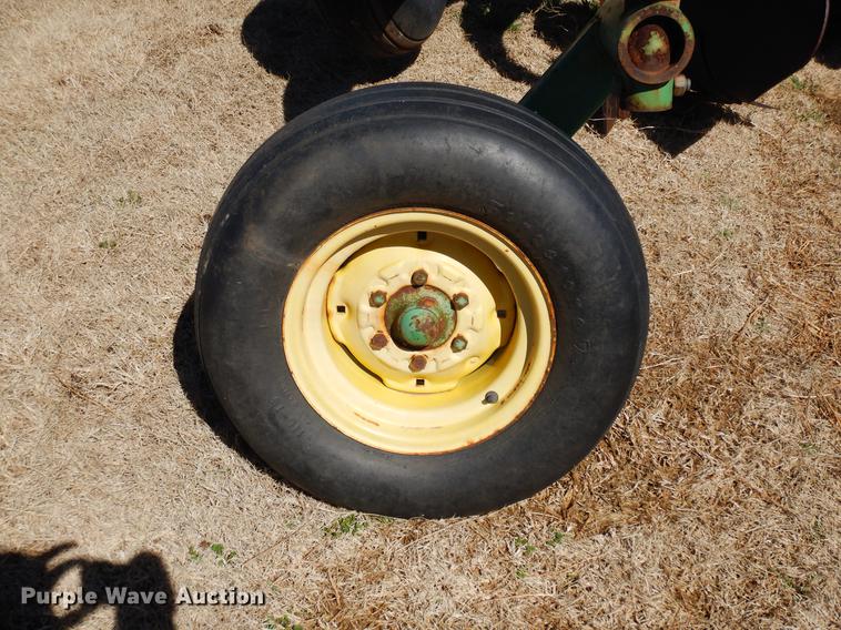 image for item DF4376 John Deere 3710 nine bottom plow