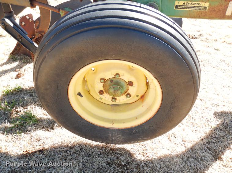 image for item DF4376 John Deere 3710 nine bottom plow
