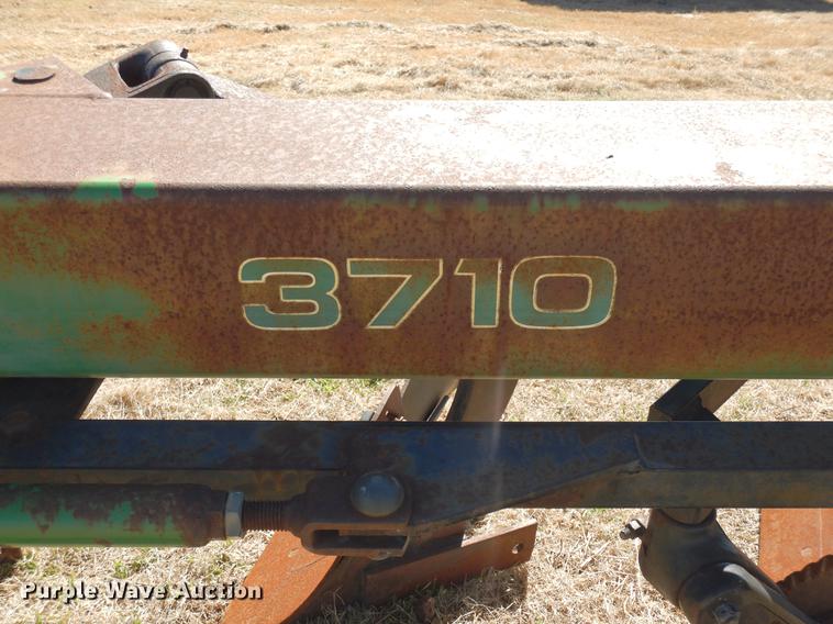 image for item DF4376 John Deere 3710 nine bottom plow