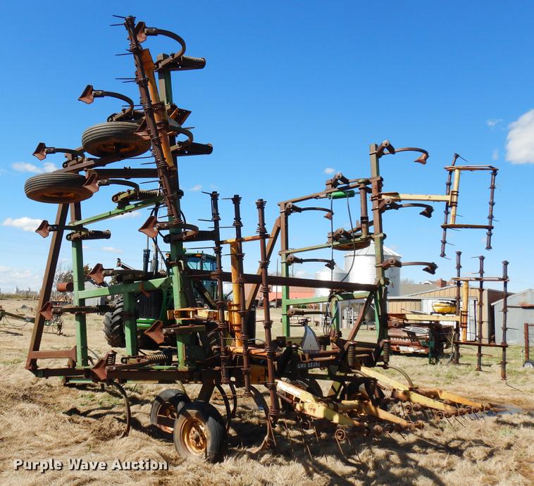 image for item DF4379 John Deere 1610 sweep plow