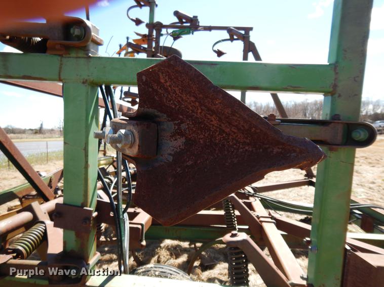 image for item DF4379 John Deere 1610 sweep plow