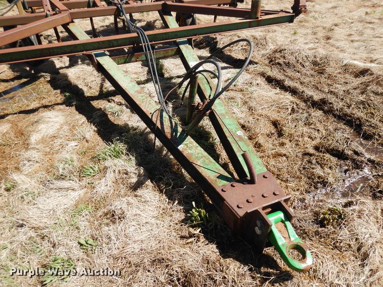 image for item DF4379 John Deere 1610 sweep plow