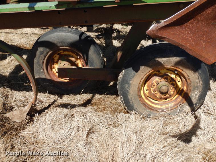 image for item DF4379 John Deere 1610 sweep plow