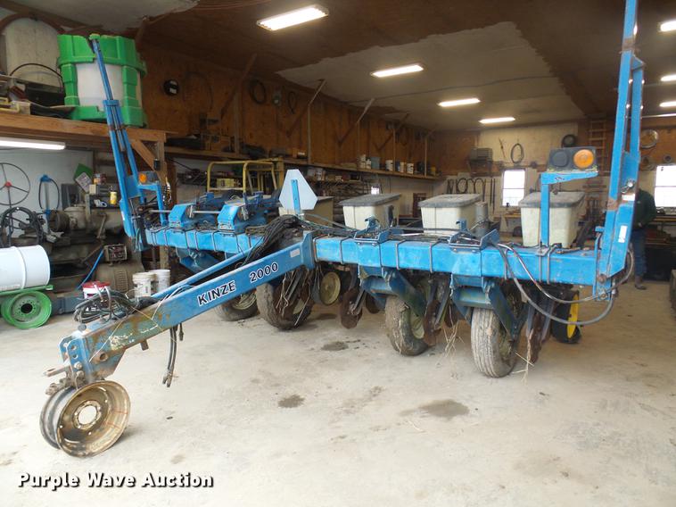 image for item DF7148 Kinze 2000 no-till planter