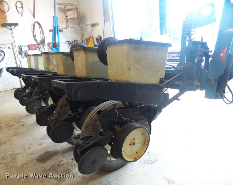 image for item DF7148 Kinze 2000 no-till planter