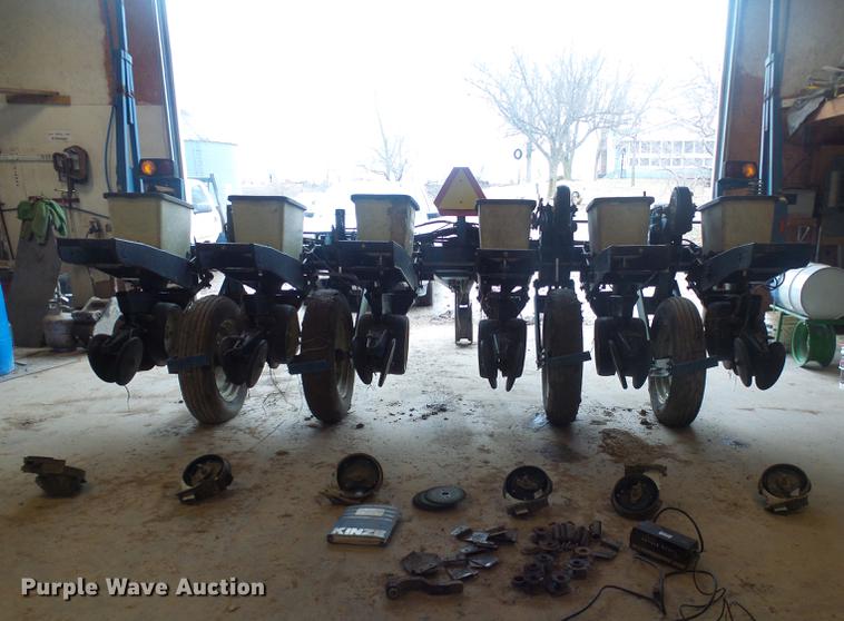 image for item DF7148 Kinze 2000 no-till planter