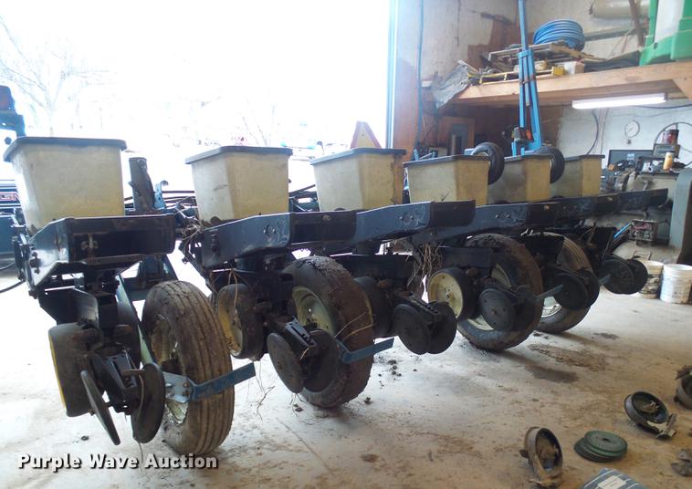 image for item DF7148 Kinze 2000 no-till planter