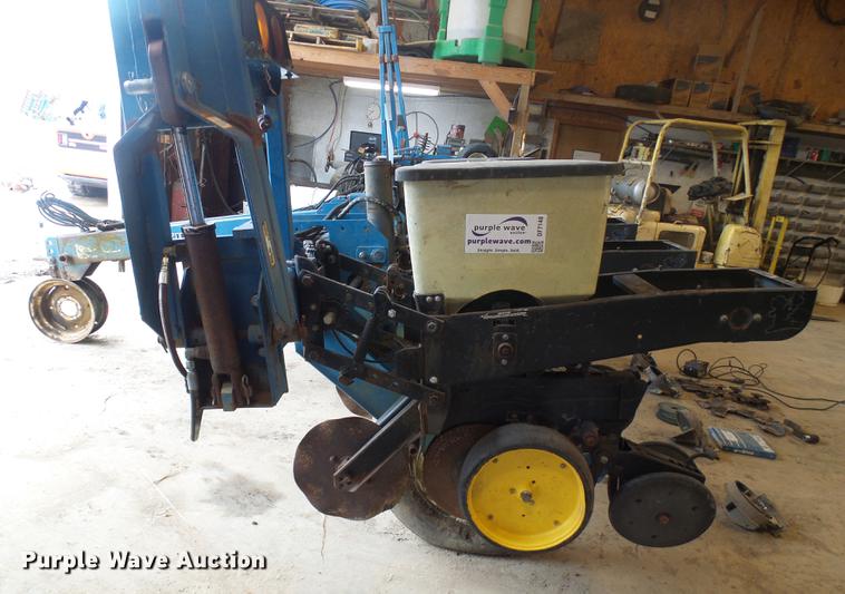image for item DF7148 Kinze 2000 no-till planter