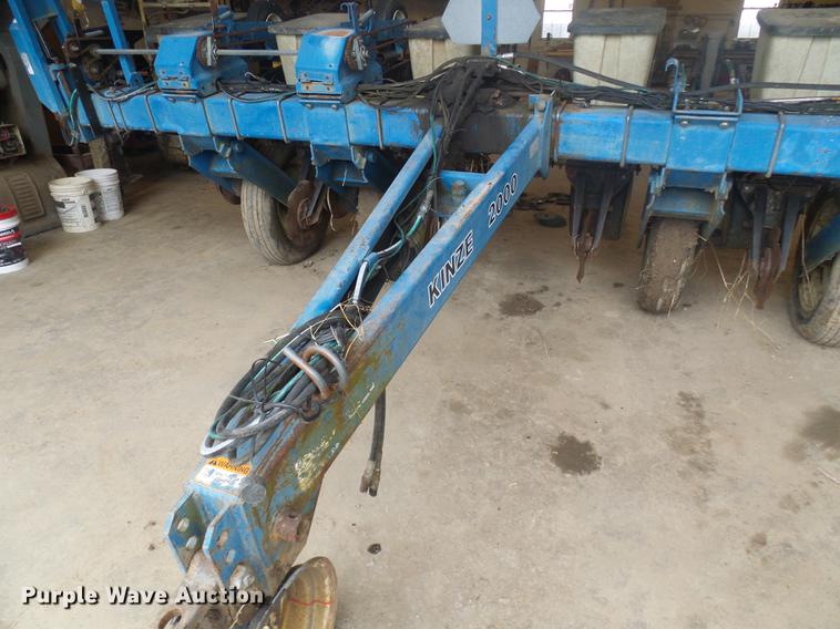 image for item DF7148 Kinze 2000 no-till planter