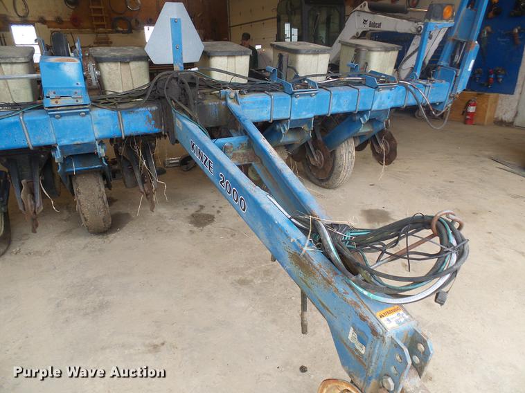 image for item DF7148 Kinze 2000 no-till planter