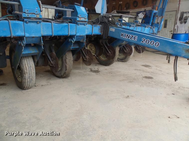 image for item DF7148 Kinze 2000 no-till planter