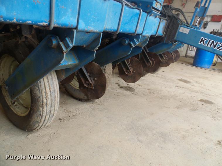 image for item DF7148 Kinze 2000 no-till planter