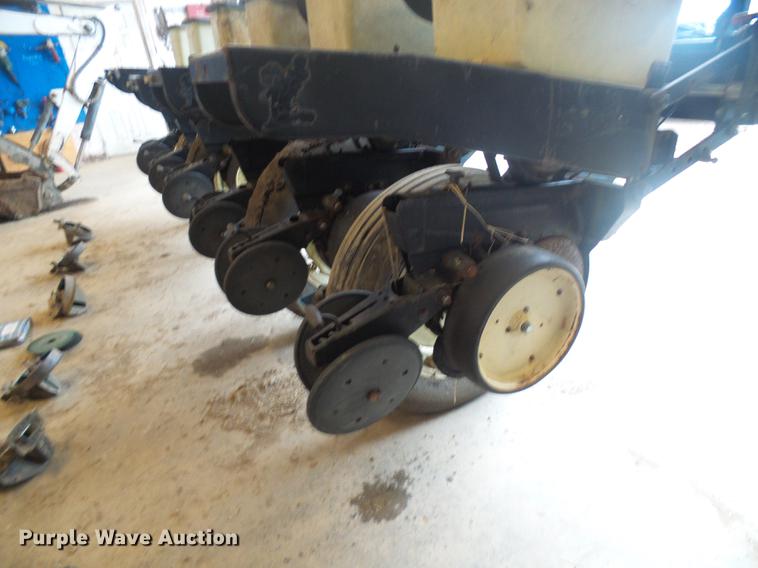 image for item DF7148 Kinze 2000 no-till planter
