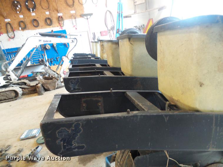 image for item DF7148 Kinze 2000 no-till planter