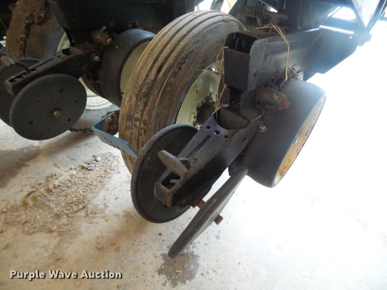 image for item DF7148 Kinze 2000 no-till planter