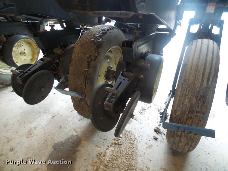 image for item DF7148 Kinze 2000 no-till planter