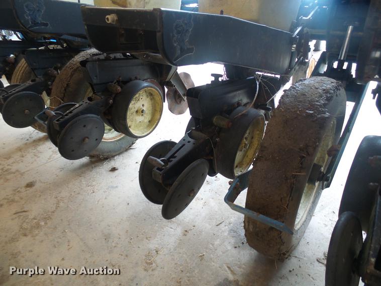 image for item DF7148 Kinze 2000 no-till planter