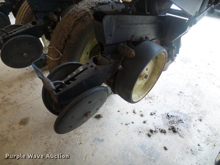 image for item DF7148 Kinze 2000 no-till planter