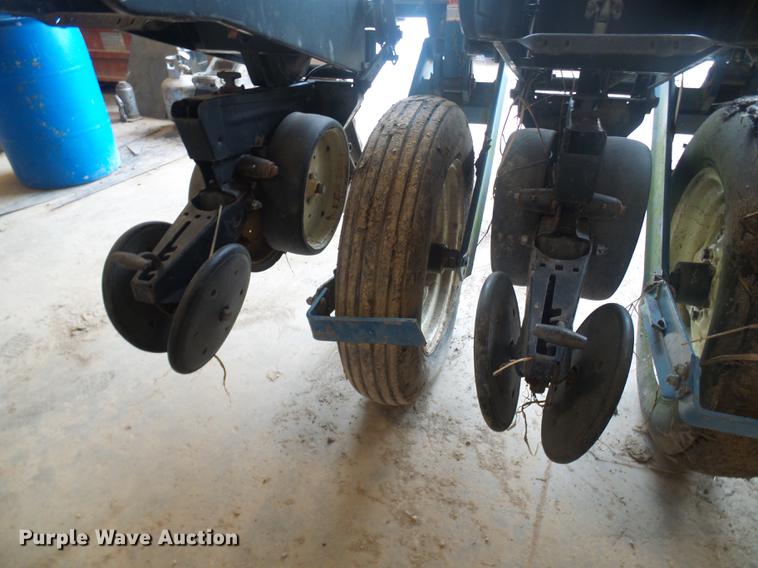 image for item DF7148 Kinze 2000 no-till planter