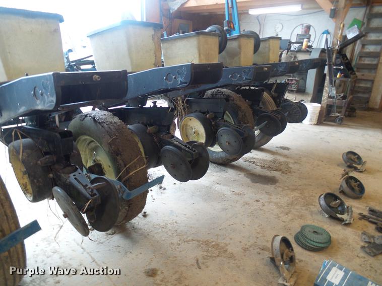 image for item DF7148 Kinze 2000 no-till planter