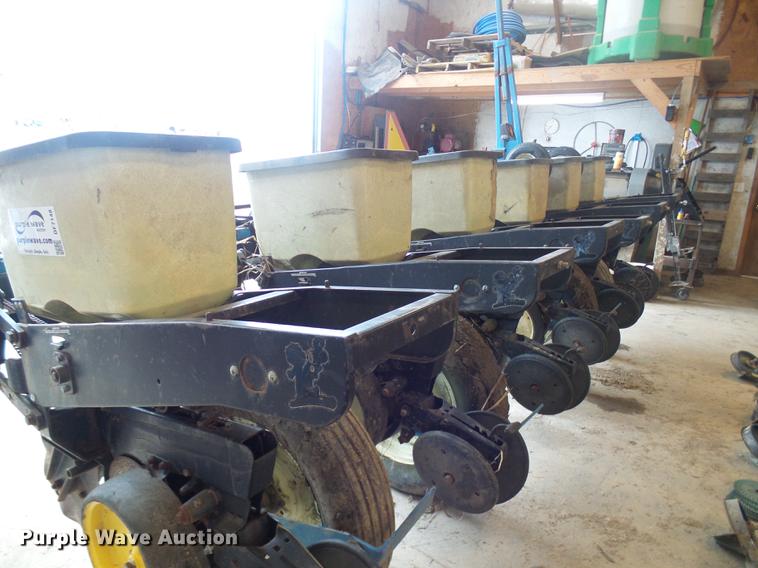 image for item DF7148 Kinze 2000 no-till planter
