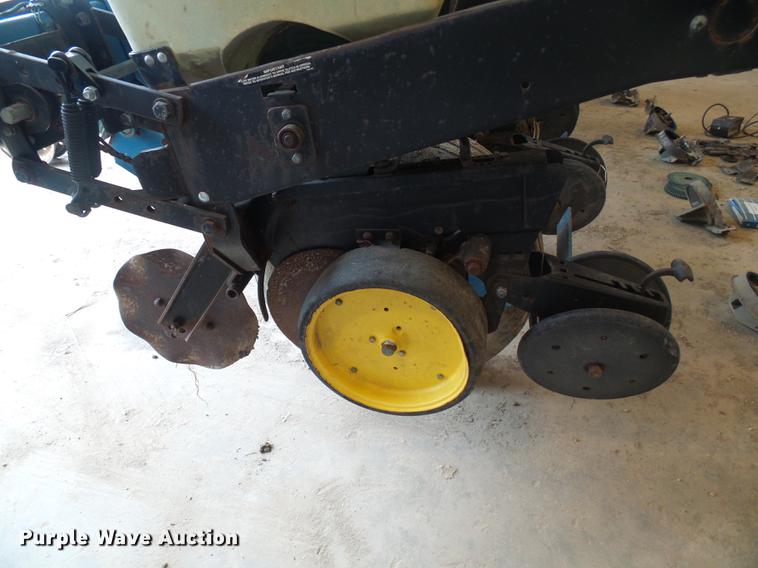 image for item DF7148 Kinze 2000 no-till planter