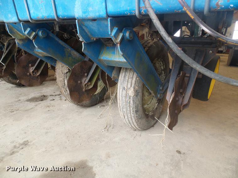 image for item DF7148 Kinze 2000 no-till planter