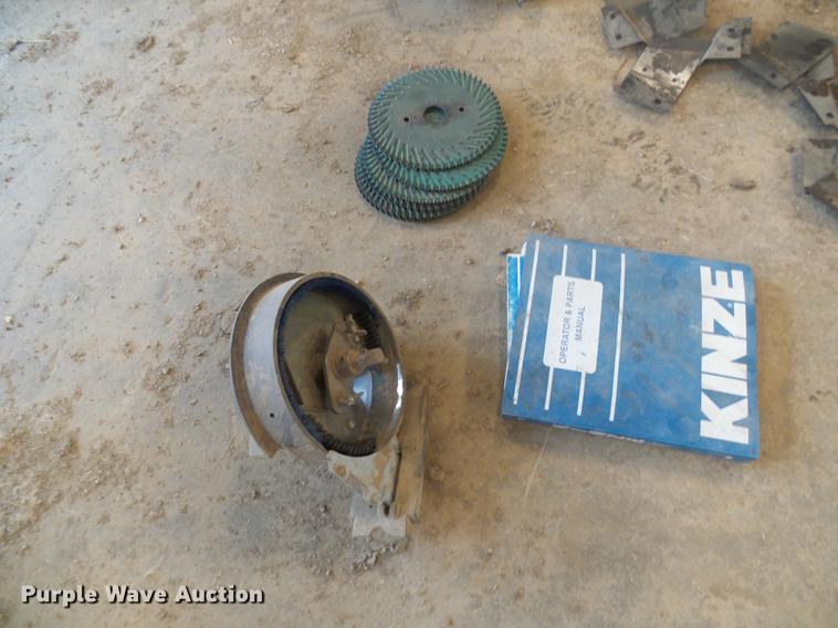 image for item DF7148 Kinze 2000 no-till planter