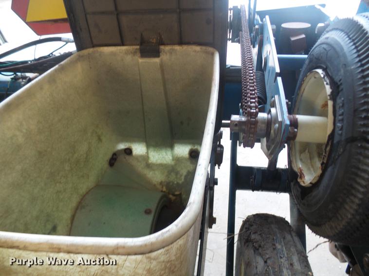 image for item DF7148 Kinze 2000 no-till planter