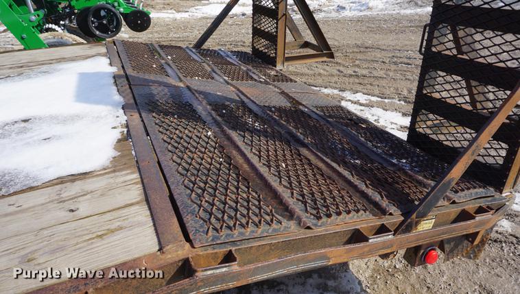 image for item DF7646 2002 Neal equipment trailer