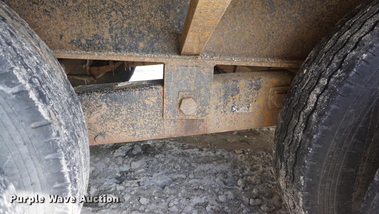 image for item DF7646 2002 Neal equipment trailer