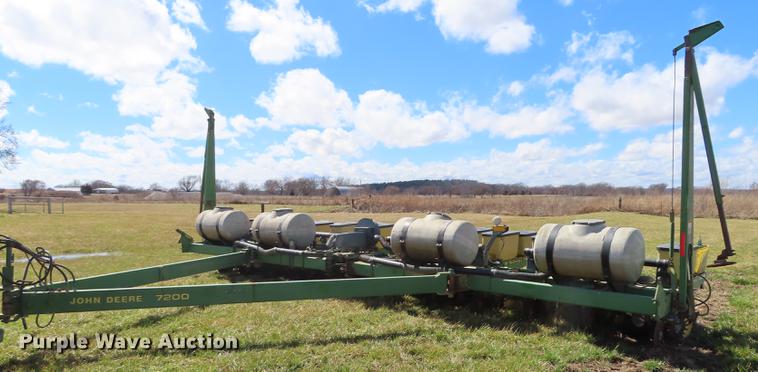 image for item DN9072 John Deere 7200 planter