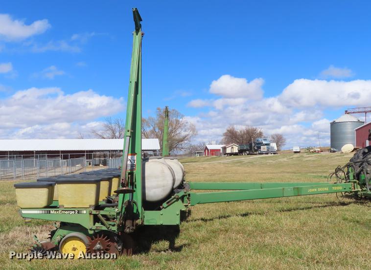 image for item DN9072 John Deere 7200 planter
