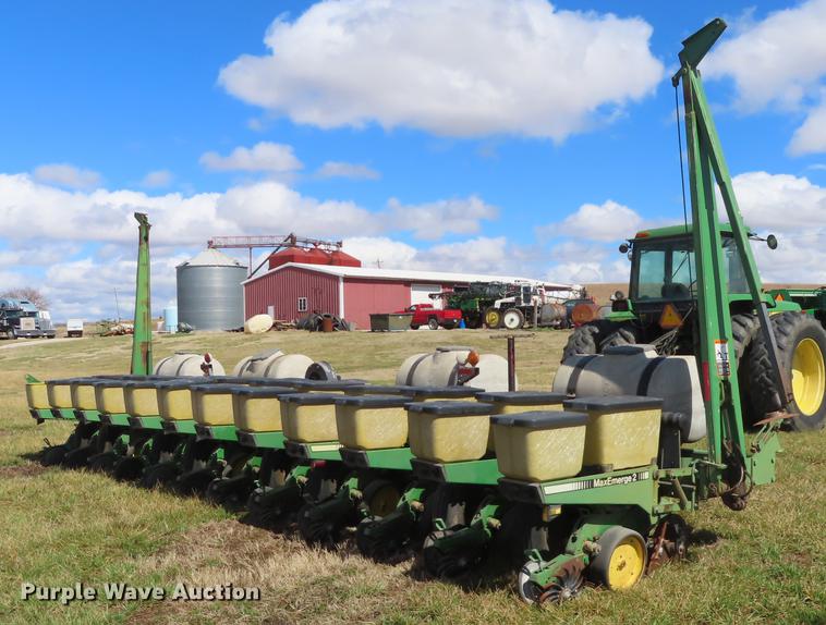 image for item DN9072 John Deere 7200 planter