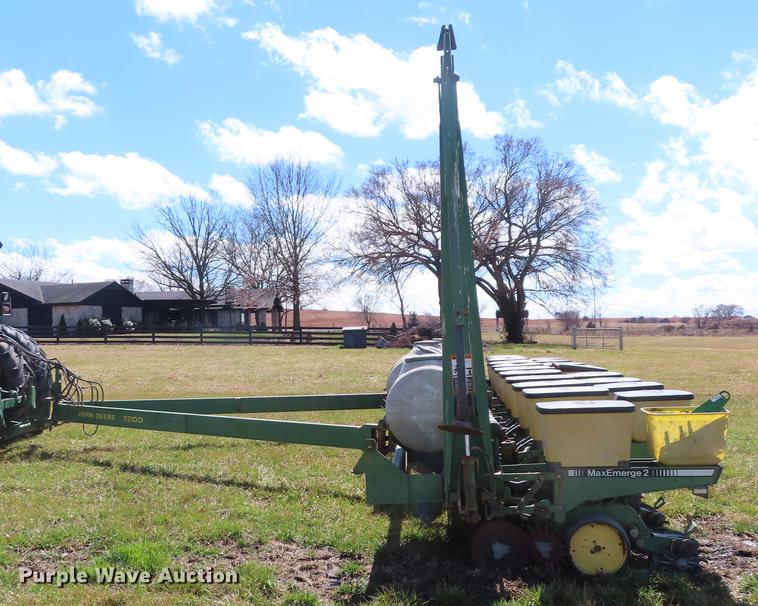 image for item DN9072 John Deere 7200 planter