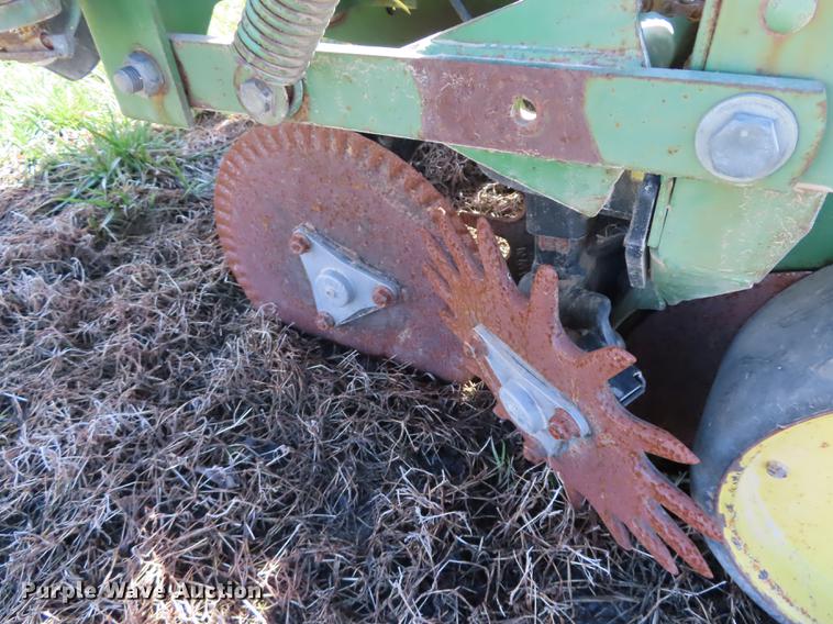 image for item DN9072 John Deere 7200 planter