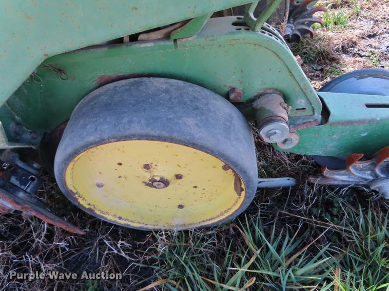 image for item DN9072 John Deere 7200 planter