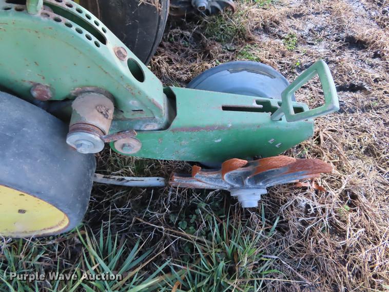 image for item DN9072 John Deere 7200 planter