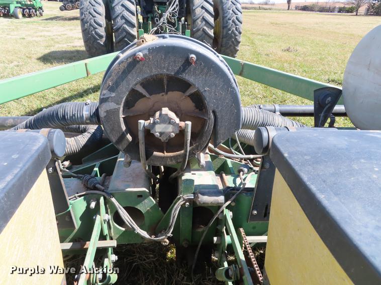 image for item DN9072 John Deere 7200 planter