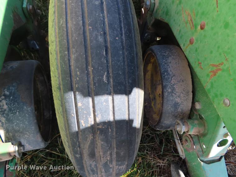 image for item DN9072 John Deere 7200 planter