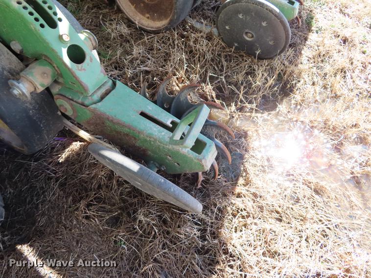 image for item DN9072 John Deere 7200 planter