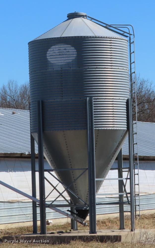 image for item DN9081 (3) feed hoppers