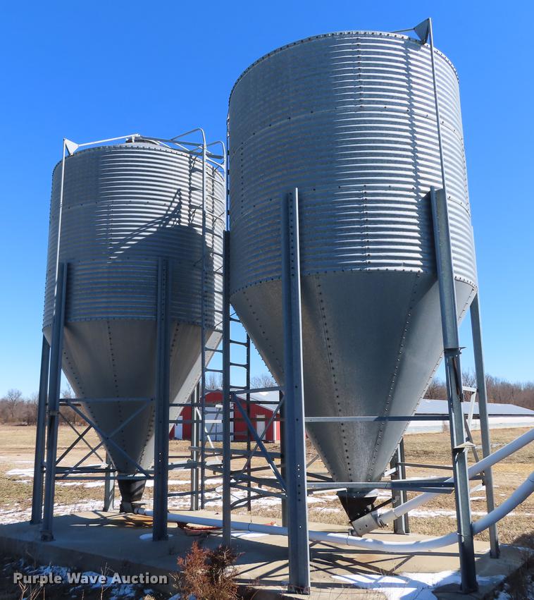 image for item DN9081 (3) feed hoppers