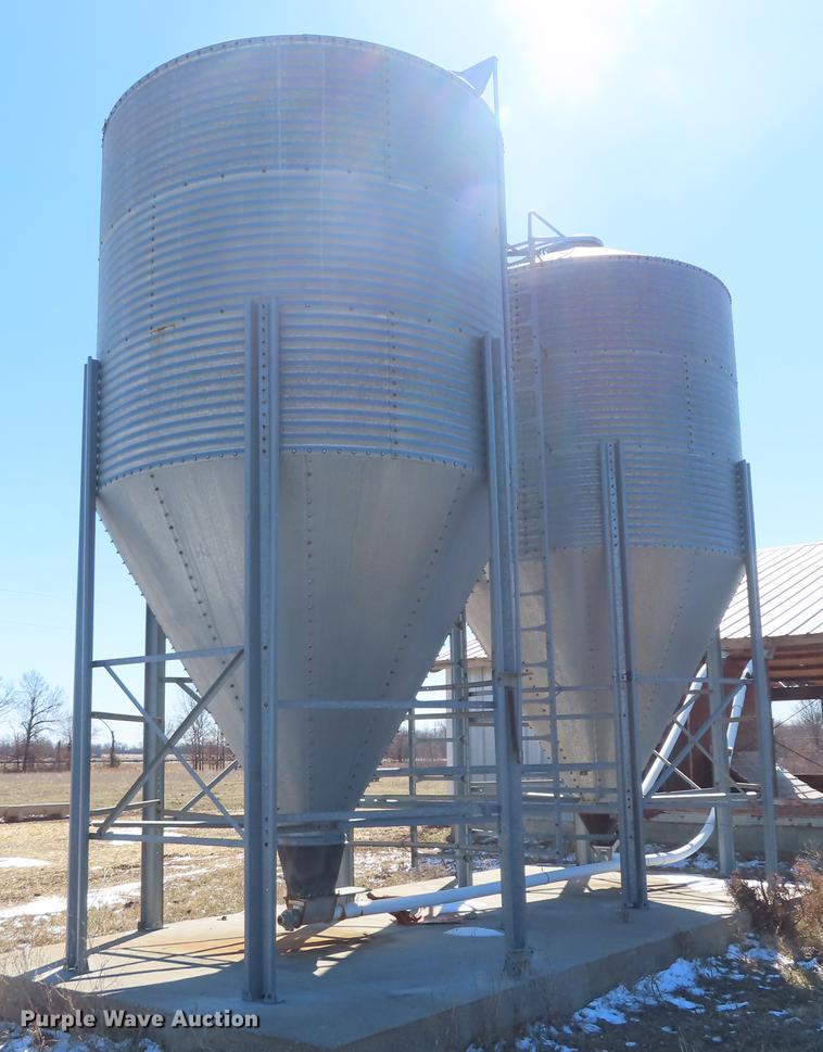 image for item DN9081 (3) feed hoppers