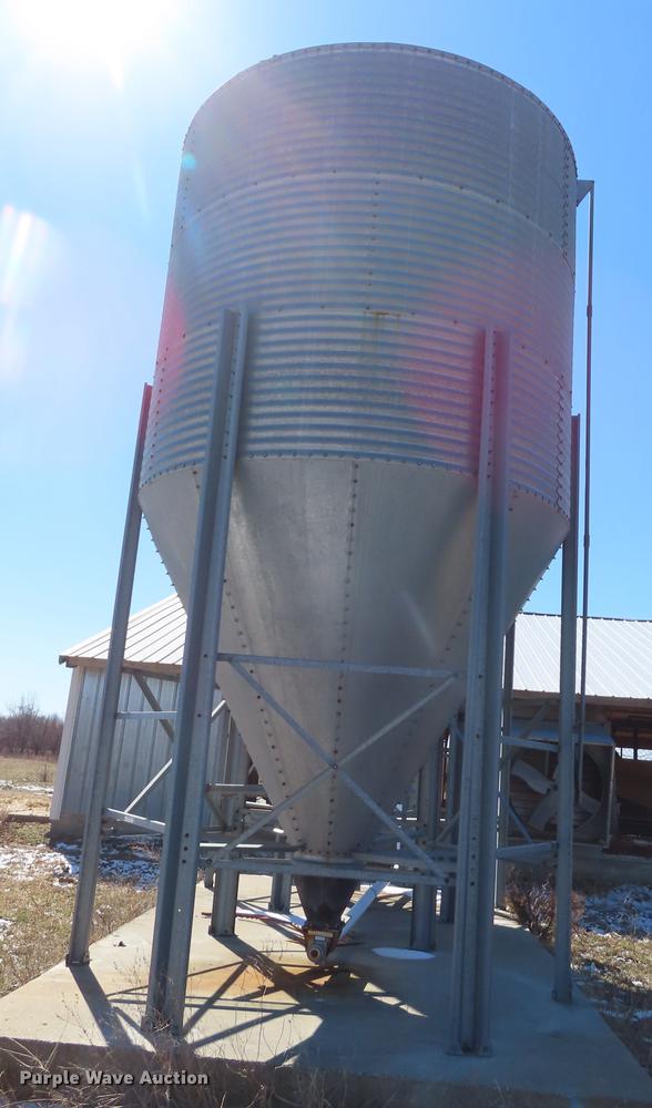 image for item DN9081 (3) feed hoppers