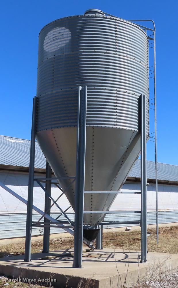 image for item DN9081 (3) feed hoppers