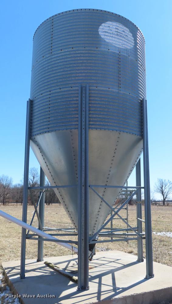 image for item DN9081 (3) feed hoppers