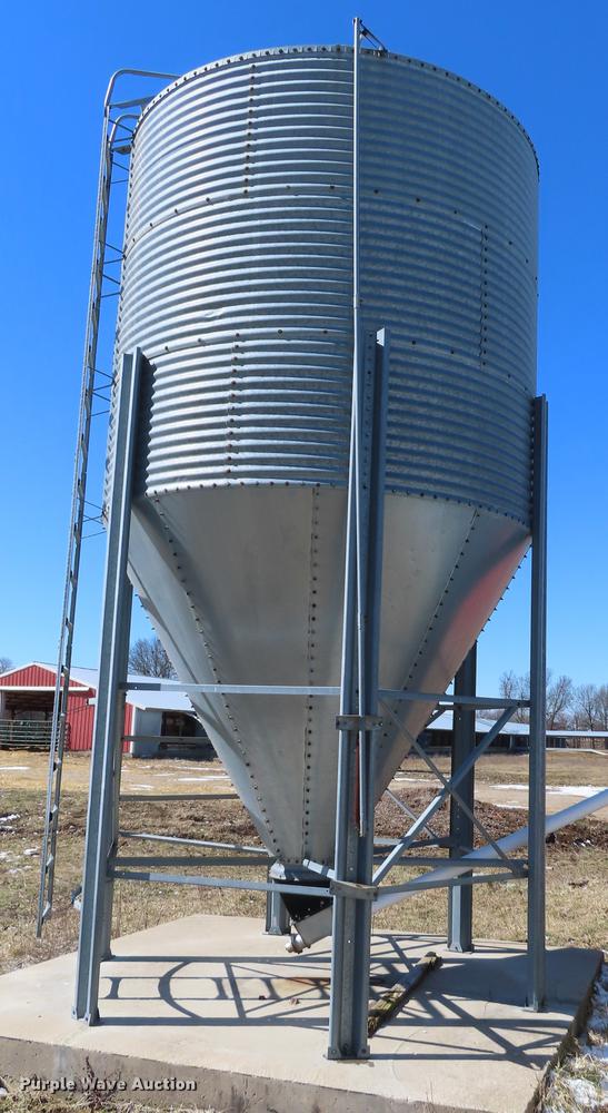 image for item DN9081 (3) feed hoppers