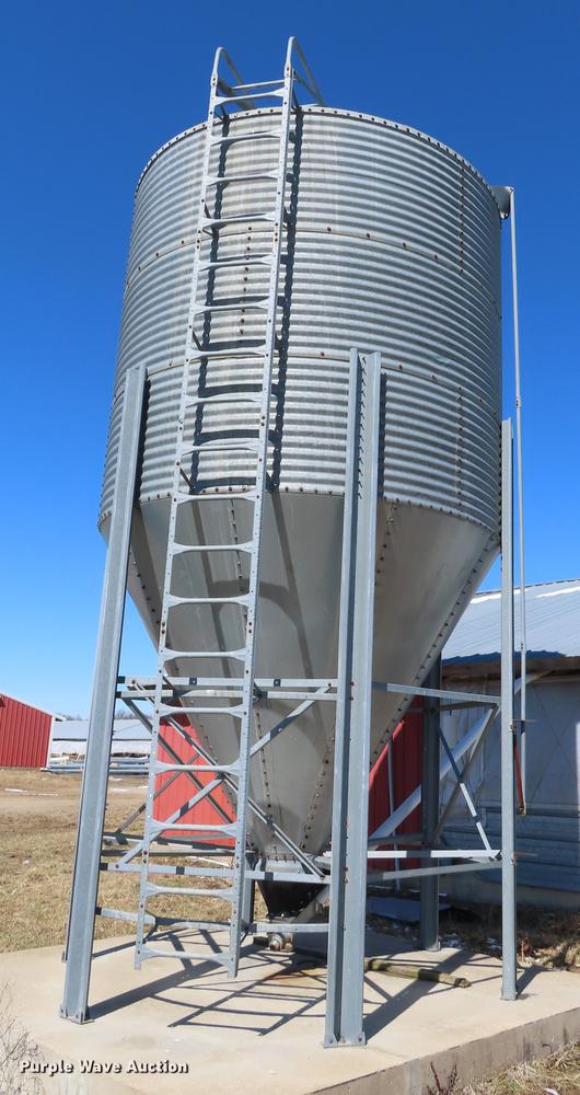 image for item DN9081 (3) feed hoppers