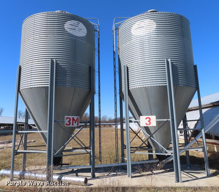 image for item DN9082 (2) feed hoppers